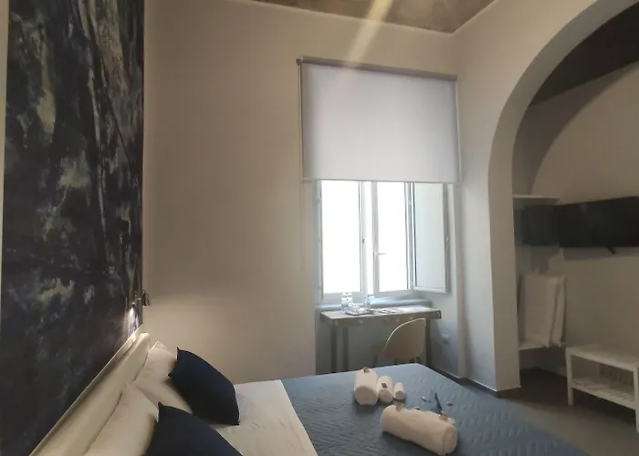 L'arco E Il Vico 4* Неаполь