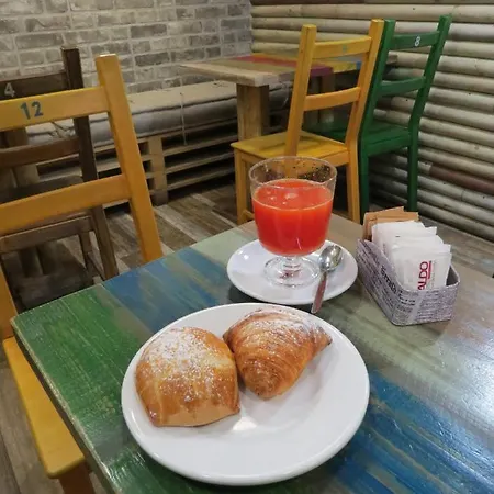 L'arco E Il Vico נאפולי